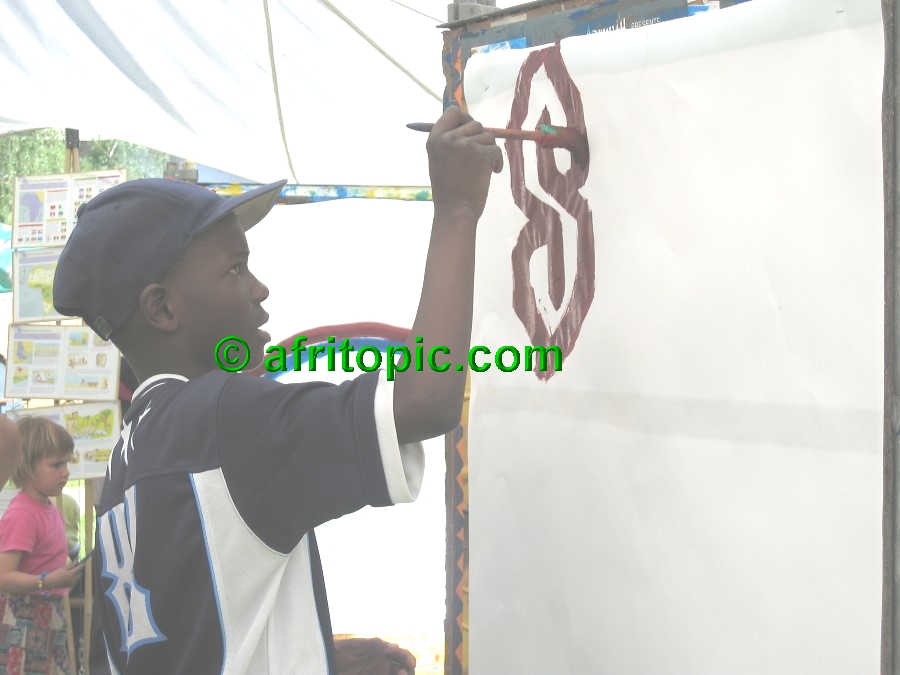 ../Images/AfricaFestival-27-28May05 100.jpg